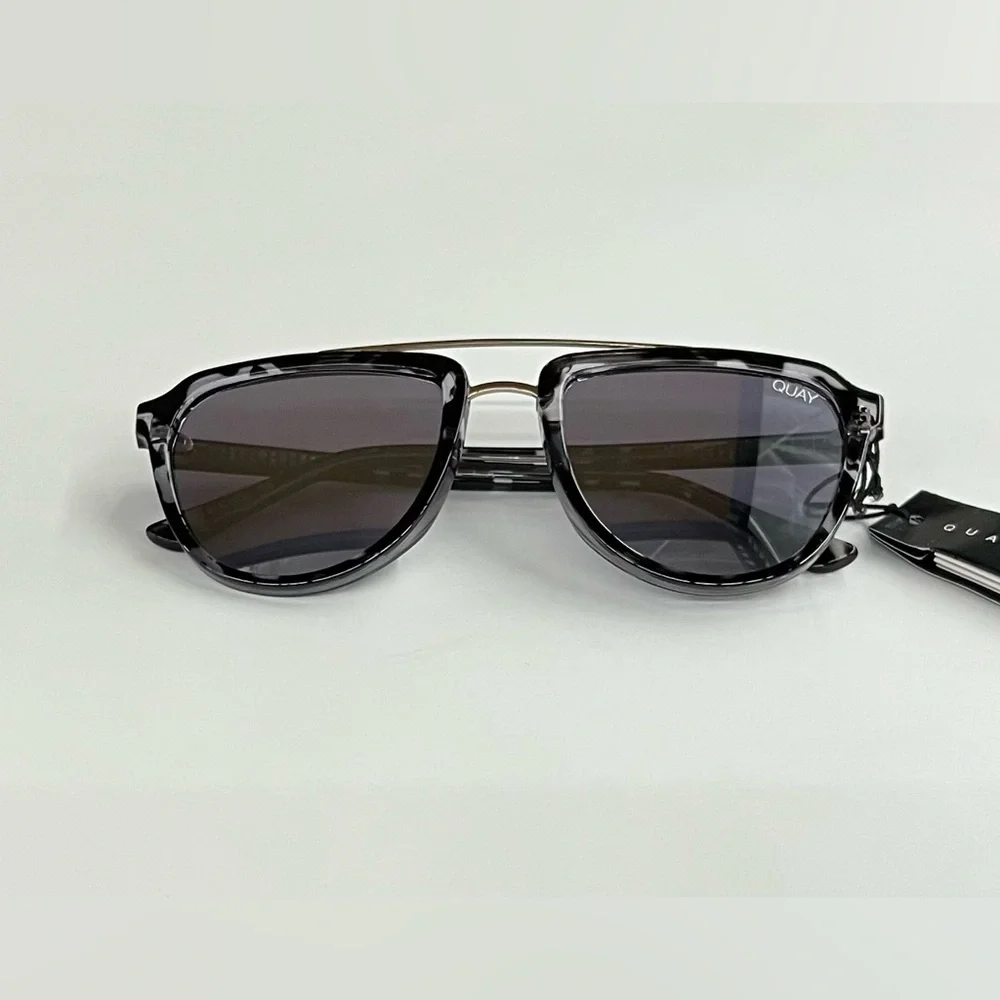 QUAY AUSTRALIA MYSTIC black tort/silver